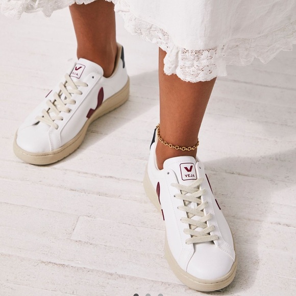 Veja Shoes - Women’s sz 10 Veja Urca sneaker